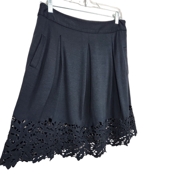 BCBGMaxAzria Black Pleated Floral Crochet Lace Hem Pockets Skirt Women's Size 6 - Picture 1 of 13